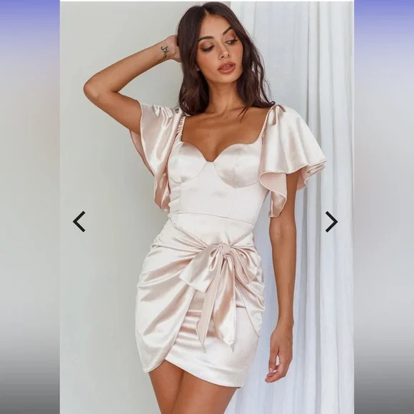 Selfie Leslie Aphrodite Molded Bust Angel Sleeve Wrap Dress Cream NEW Size Small - Picture 12 of 12